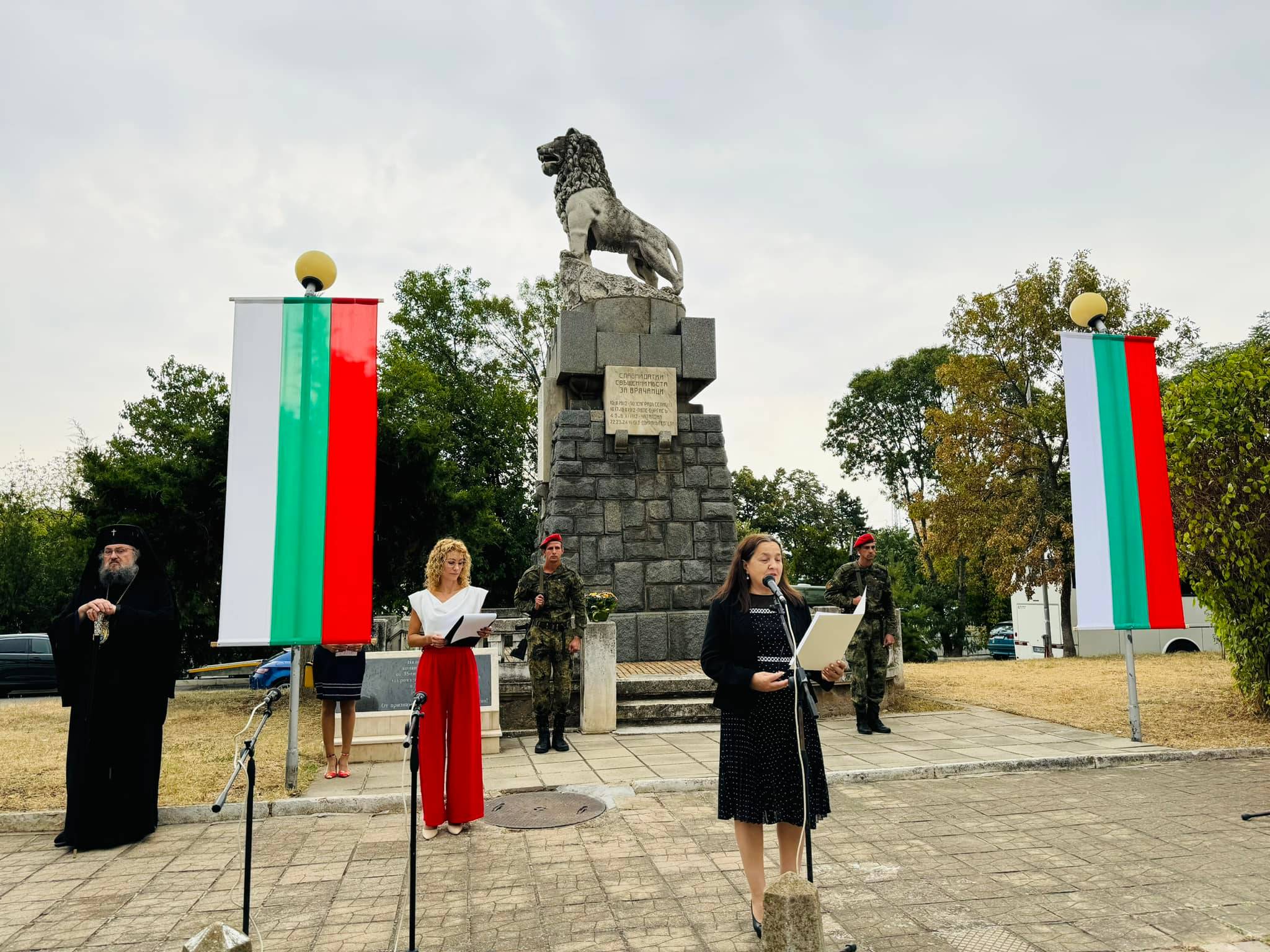 В приветственото си слово заместник-кметът Петя Долапчиева поздрави присъстващите от името на кмета Каменов